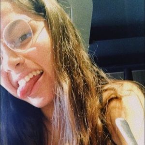 Meet your Posher, Daniella